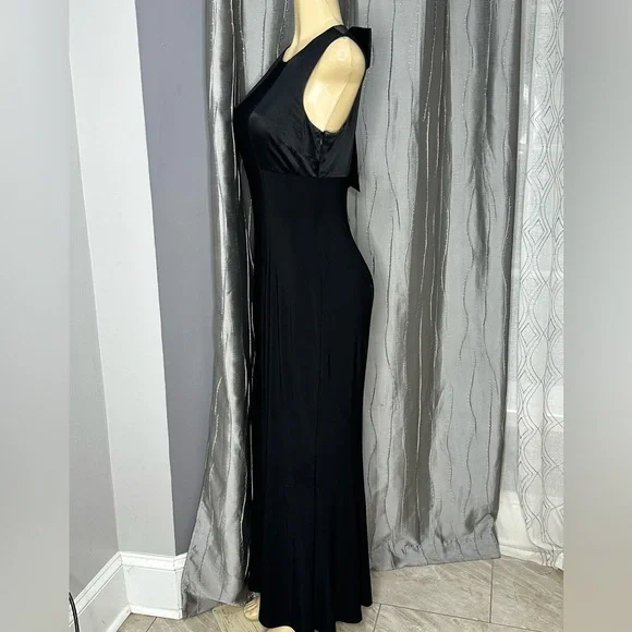 Ralph Lauren Black Maxi Dress Sz 8 embellished with a silk bow on the back - Picture 3 of 10